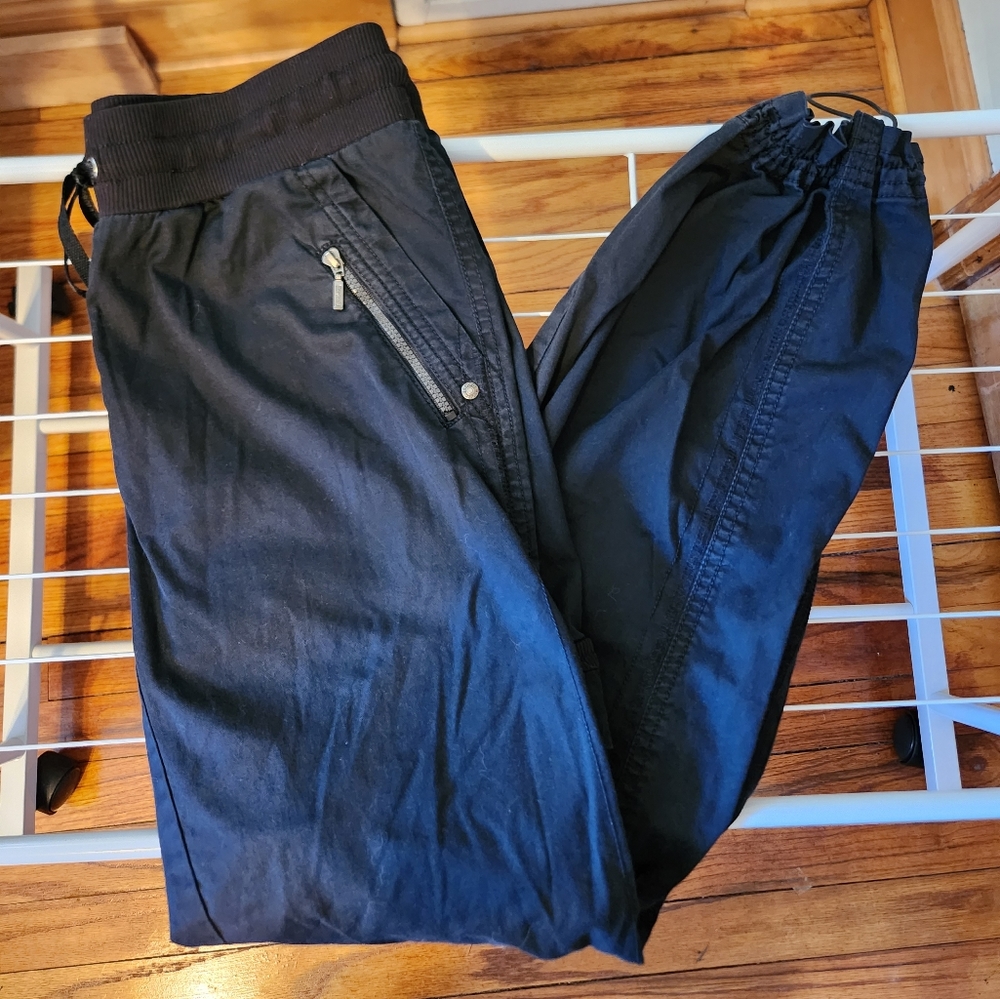 Beyond Scrubs Women's Black Jogger Scrub Pants